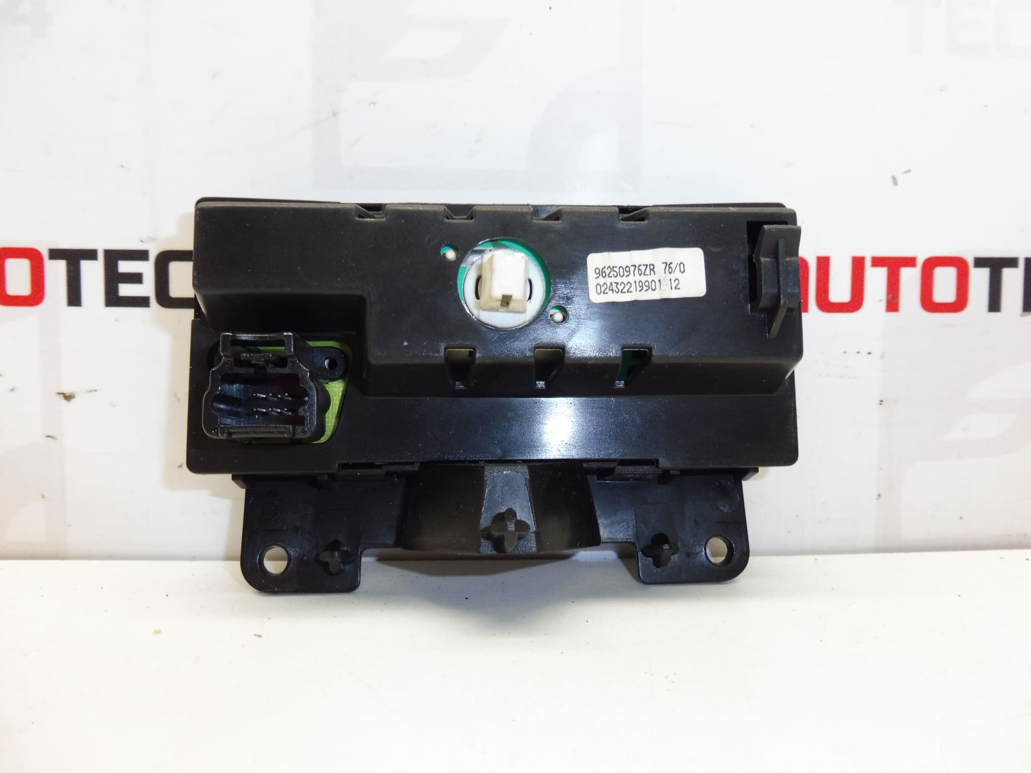 Zaslon Citroen Peugeot 96250976ZR 6155N2 - Slika 2